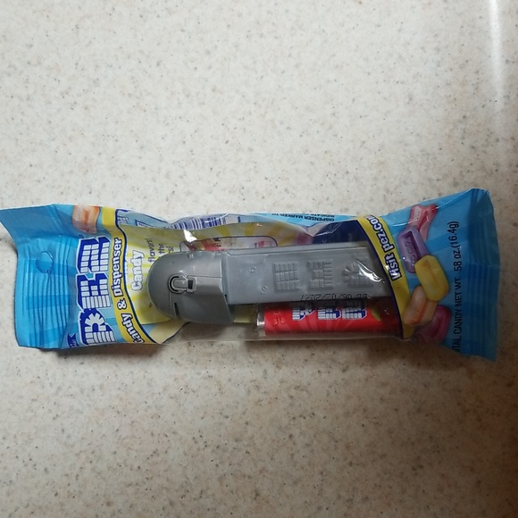 STAR WARS "The Mandalorian" Pez Dispenser - Picture 2 of 4